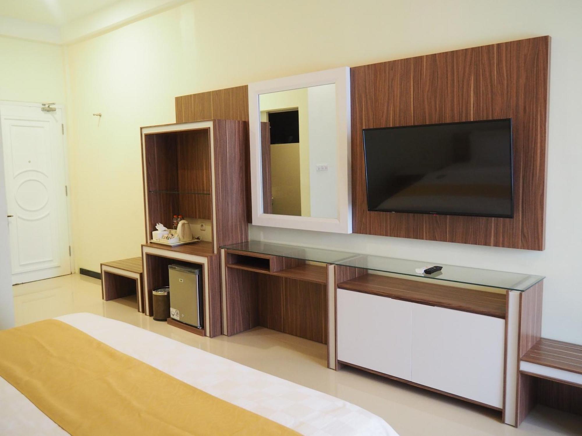 Luminor Hotel Banyuwangi By Wh Buitenkant foto