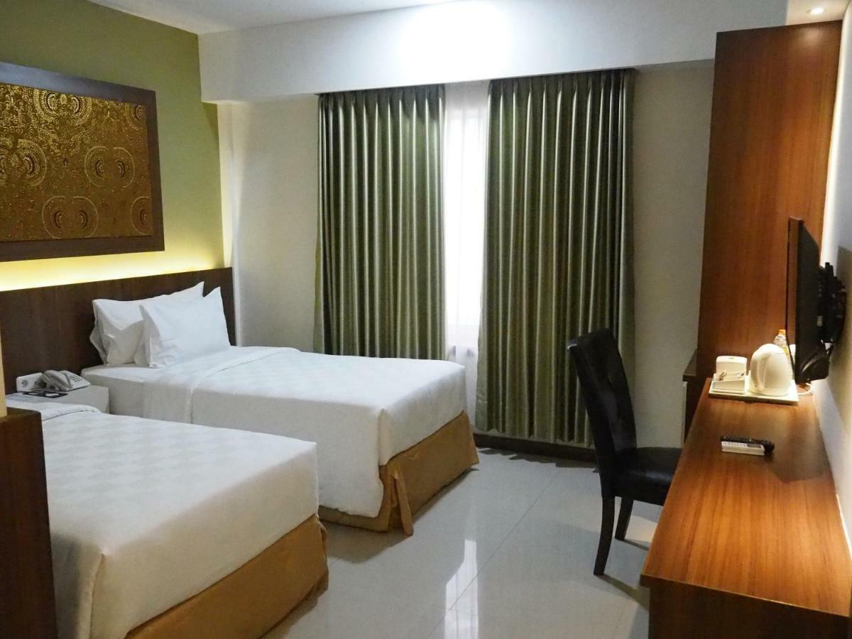 Luminor Hotel Banyuwangi By Wh Buitenkant foto