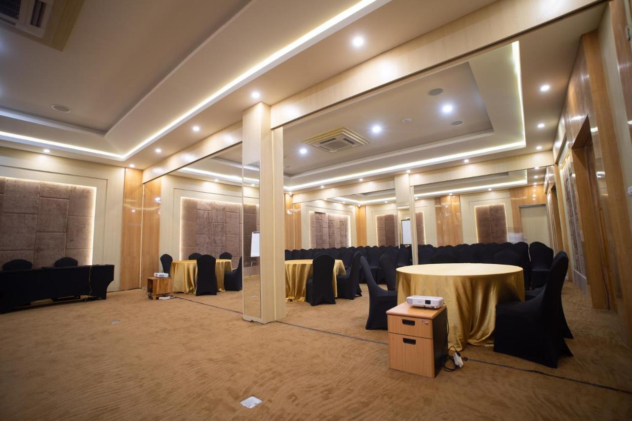 Luminor Hotel Banyuwangi By Wh Buitenkant foto