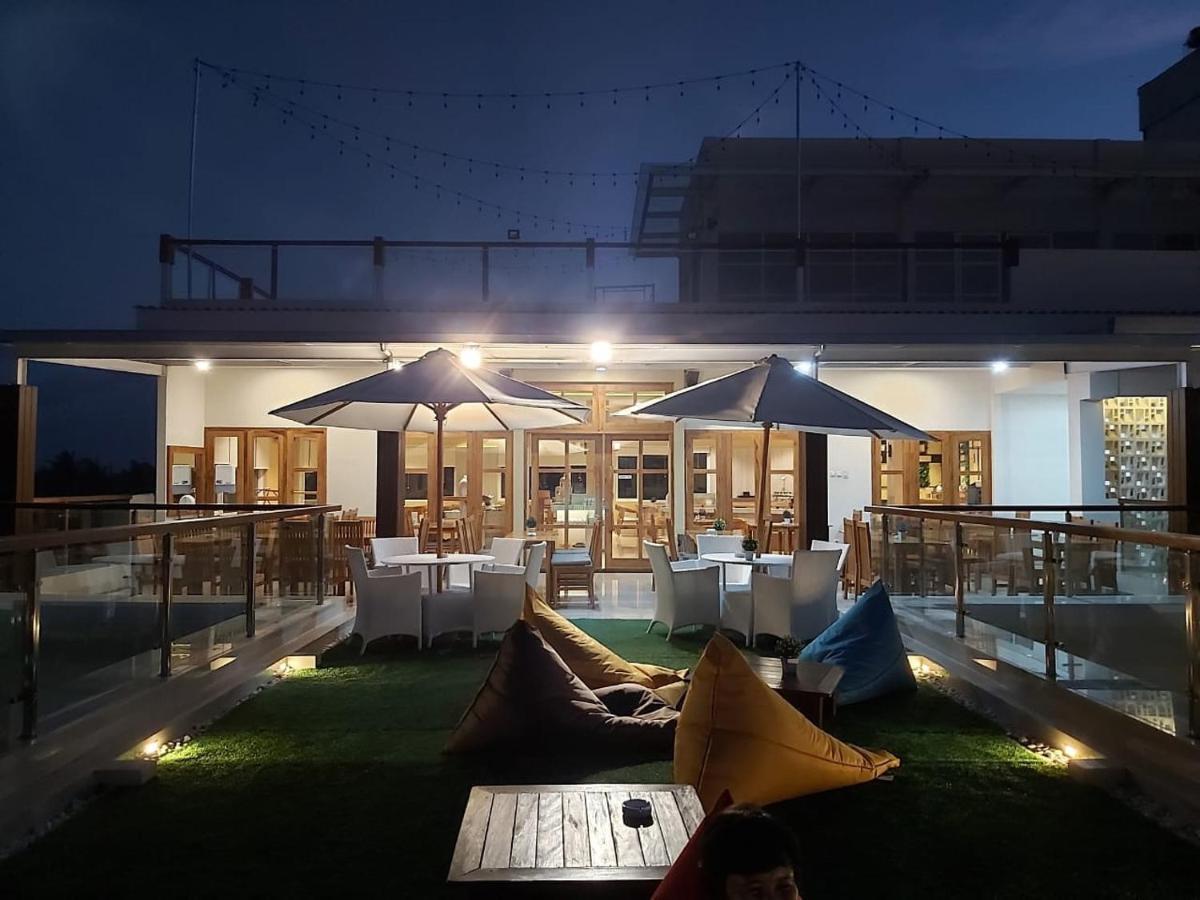 Luminor Hotel Banyuwangi By Wh Buitenkant foto